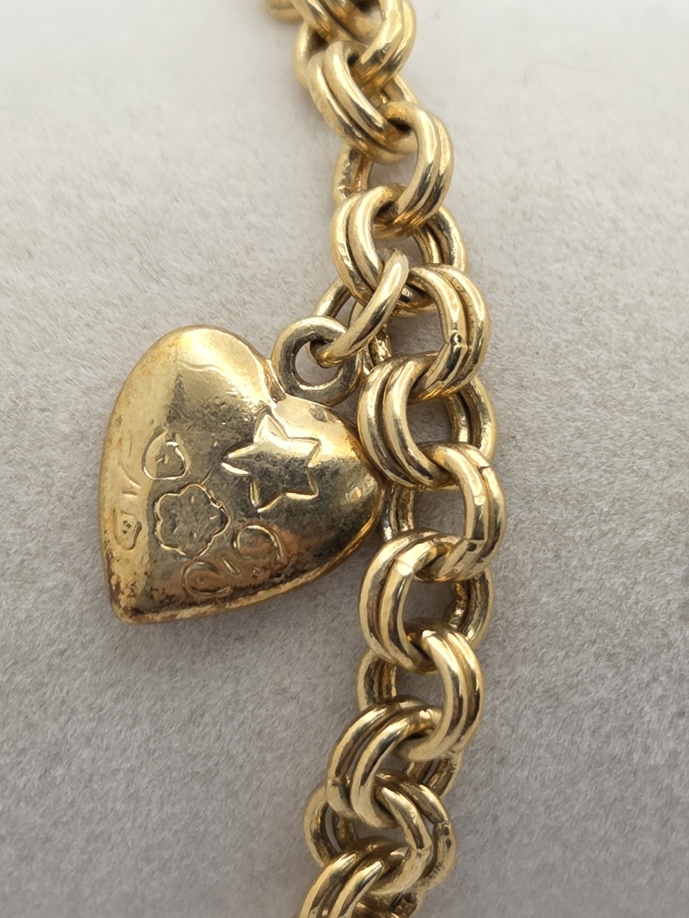 Vintage Avon Gold Tone Charm Bracelet Heart & Butterfly 7" - Picture 4 of 11